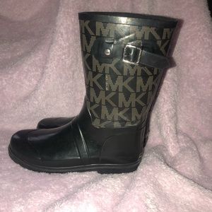 Micheal Kors SUPER CUTE rain boots!!